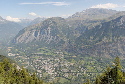Plaine de Bourg d Oisans montee de l-Alpe d Huez